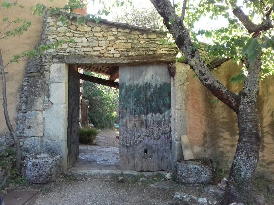 Le Jas Des Aiguiers Hotell Saint-Saturnin-d'Apt Eksteriør bilde
