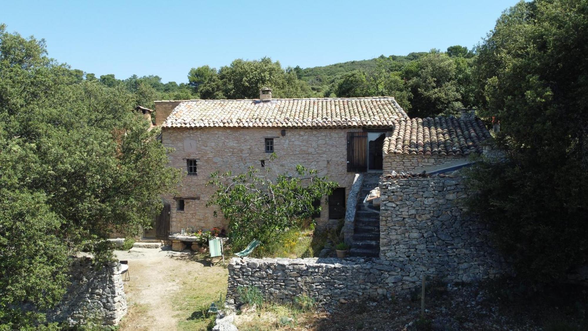 Le Jas Des Aiguiers Hotell Saint-Saturnin-d'Apt Eksteriør bilde